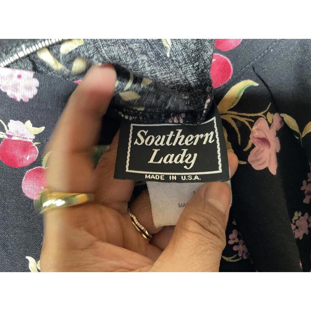 < Vintage Southern Lady Floral/Cherry Print Skirt > - Picture 2 of 4